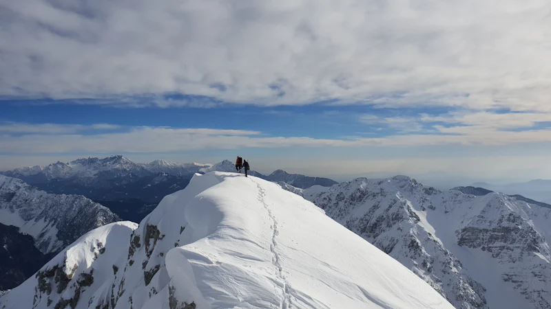 Friendship Peak: Is It a Good First Snow Summit? - on the trail